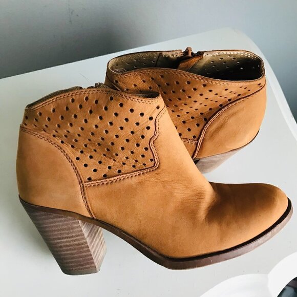 Lucky Brand Cafe Elko Eller Lasercut Suede Ankle Boot Size US 8 EUR 38 - Picture 5 of 11
